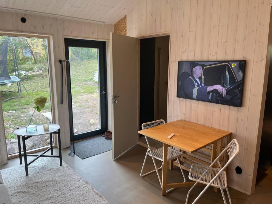 Mysigt Attefallshus Med Naerhet Till Stad Och Hav Göteborg Exterior foto